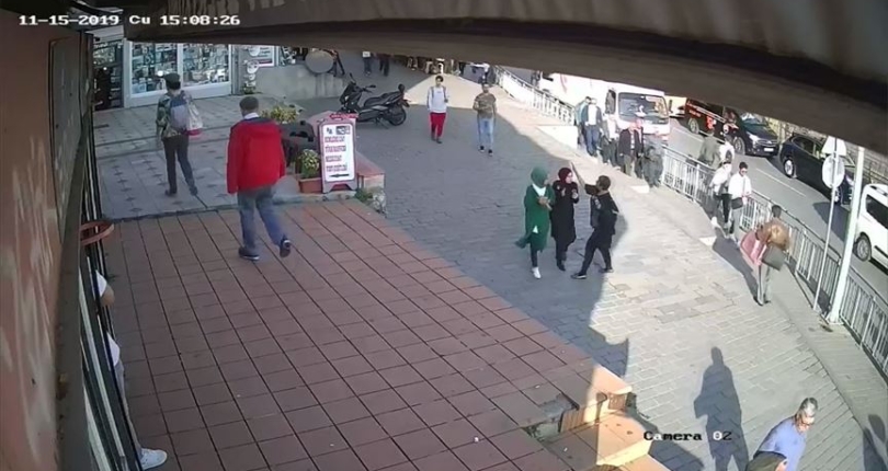 السلطات تعتقل امرأة اعتدت على محجّبة وردود فعل غاضبة!