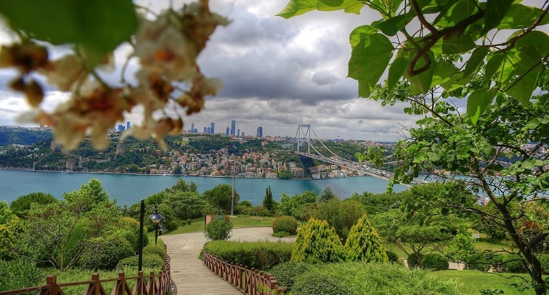 تحذيرات لعاصمة السياحة التركية بارتفاع درجات الحرارة والقادمة من البصرة