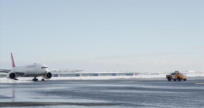 الخطوط الجوية التركية تلغي 192 رحلة إضافية بإسطنبول الأحد جراء سوء الأحوال الجوية
