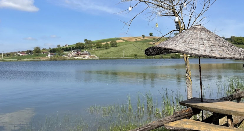 جمال الطبيعة في بحيرة “تهتالي” التركية