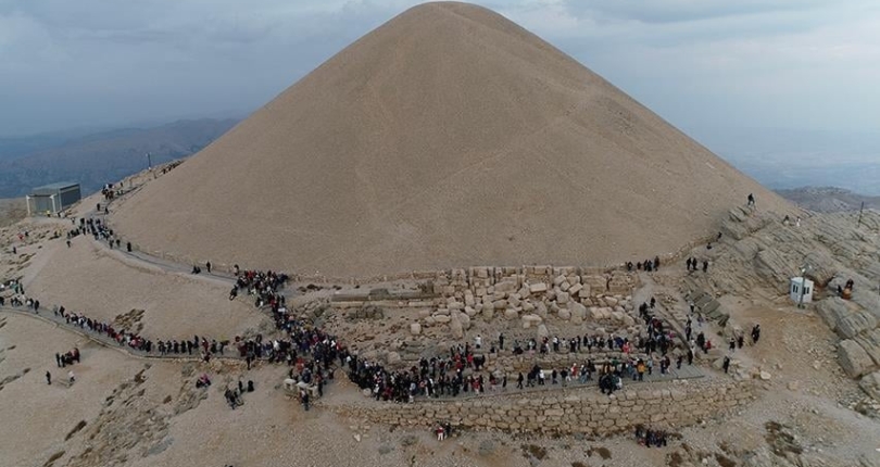 جبل نمرود في تركيا يستقطب قرابة 223 ألف زائر